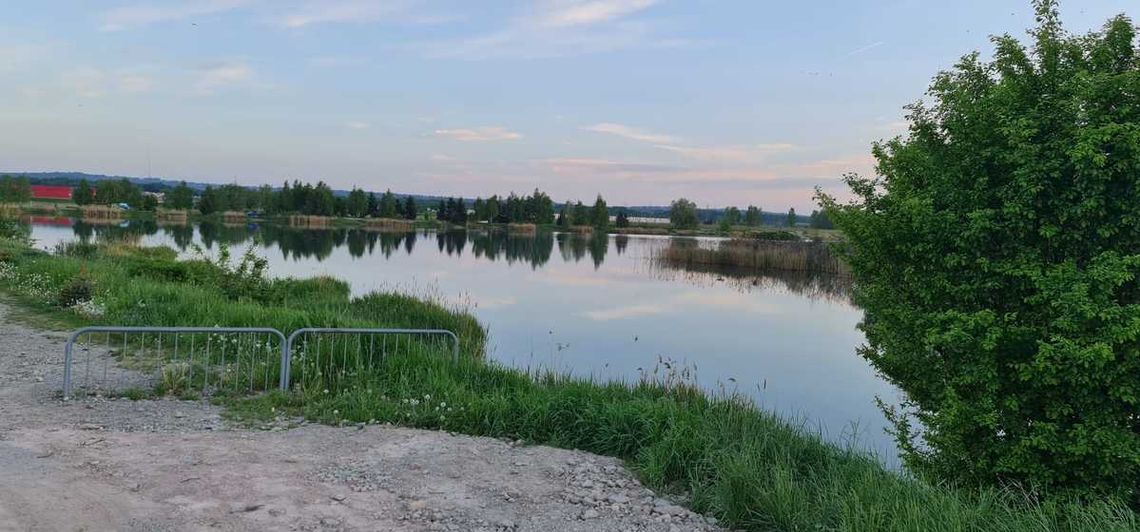 Na terenie zbiornika wodnego w Brzegach utonął 28-letni mężczyzna