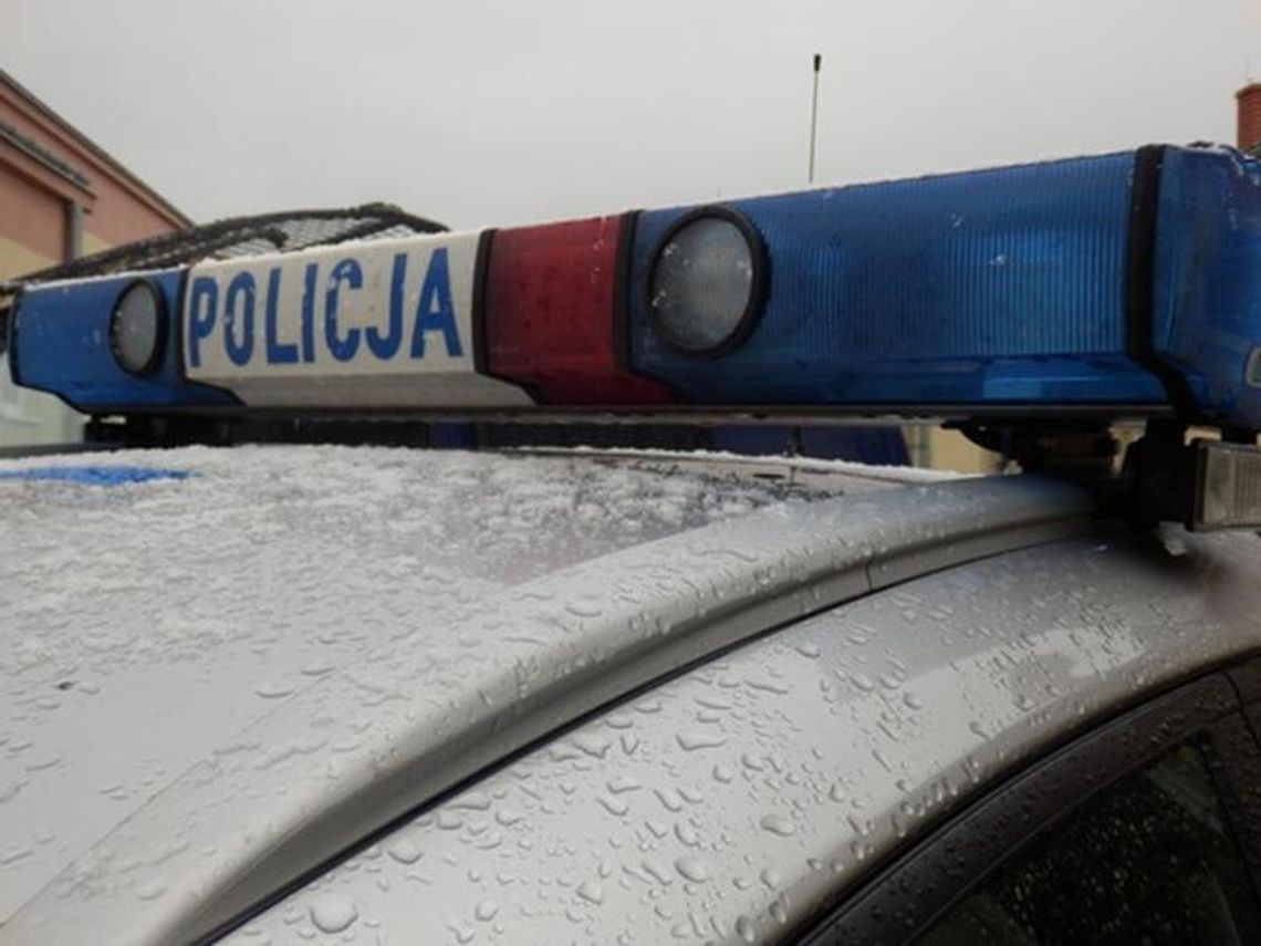 Niepokojący incydent przy szkole w Limanowej. Trzy 11-latki miały uciekać przed nastolatkiem z nożem