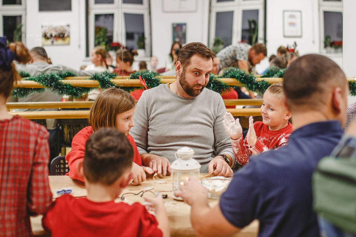 Niepołomice. Ojcowie z dziećmi wypiekali pierniki