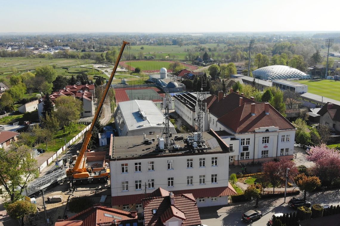 Niepołomice: Trwa rozbudowa Szkoły Podstawowej nr 1. Inwestycja za ponad 8 mln zł nabiera tempa