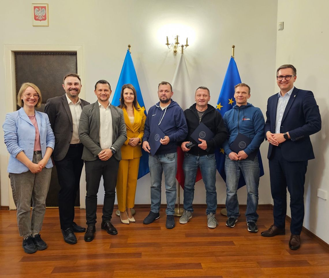 Nowa inwestycja w Koźmicach Małych. Podpisano umowy na modernizację świetlicy wiejskiej