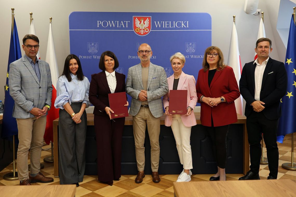 Nowe wsparcie dla mieszkańców Powiatu Wielickiego. Zdrowie psychiczne i aktywizacja zawodowa w jednym systemie pomocy Nowe wsparcie dla mieszkańców Powiatu Wielickiego. Zdrowie psychiczne i aktywizacja zawodowa w jednym systemie pomocy