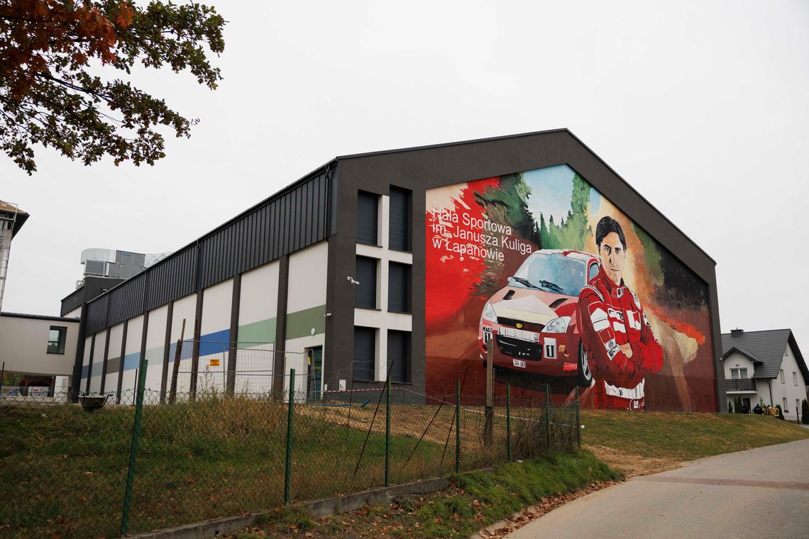 Nowoczesna hala sportowa za ponad 16 mln zł otwarta w Łapanowie. Na uroczystości wicepremier i wojewoda małopolski Nowoczesna hala sportowa za ponad 16 mln zł otwarta w Łapanowie. Na uroczystości wicepremier i wojewoda małopolski
