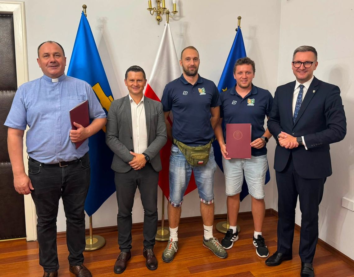 Nowy etap dla boiska sportowego w Pawlikowicach. Obiekt będzie służył mieszkańcom i młodym sportowcom