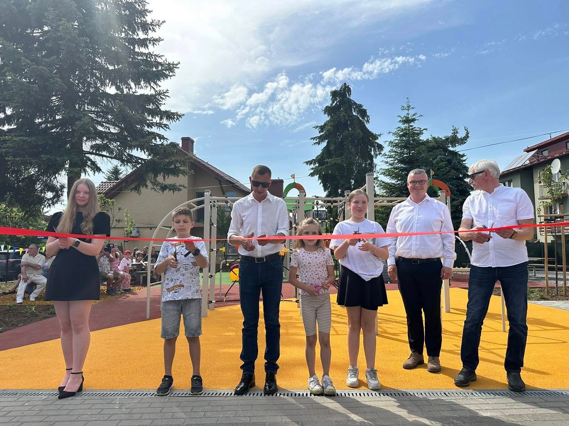 Nowy plac zabaw w Staniątkach cieszy najmłodszych. Plac zabaw przy szkole już otwarty Nowy plac zabaw w Staniątkach cieszy najmłodszych. Plac zabaw przy szkole już otwarty