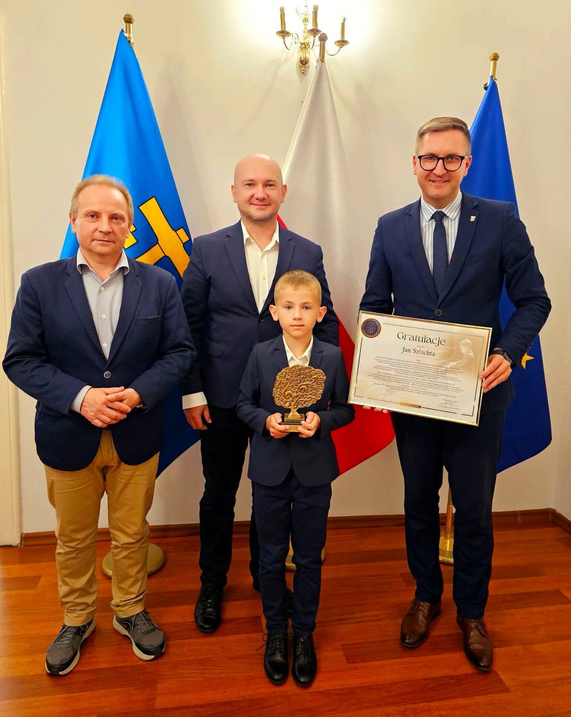 Ośmioletni pianista z Wieliczki zachwyca talentem. Jaś Szlachta spotkał się z burmistrzem