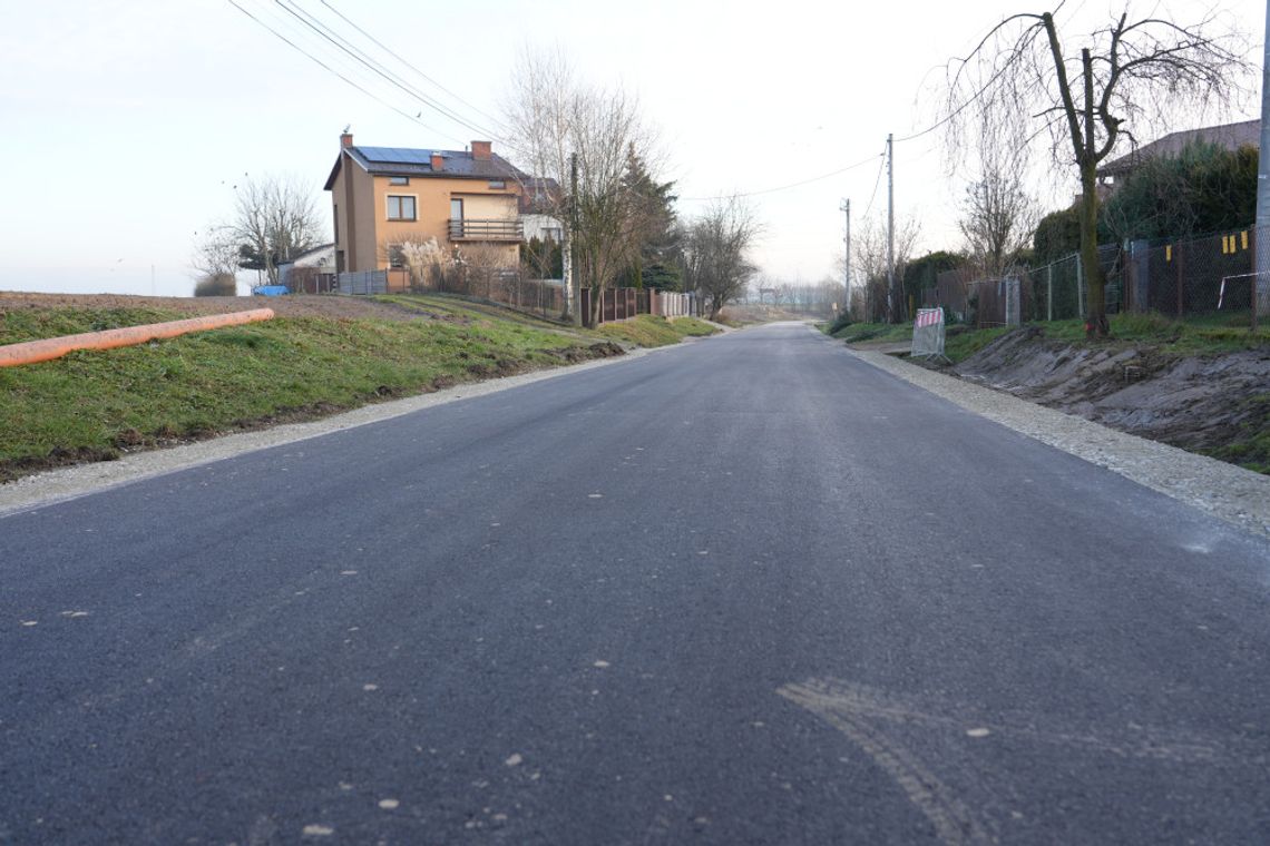 Ostatnie miesiące 2025 roku obfitowały w remonty dróg gminnych
