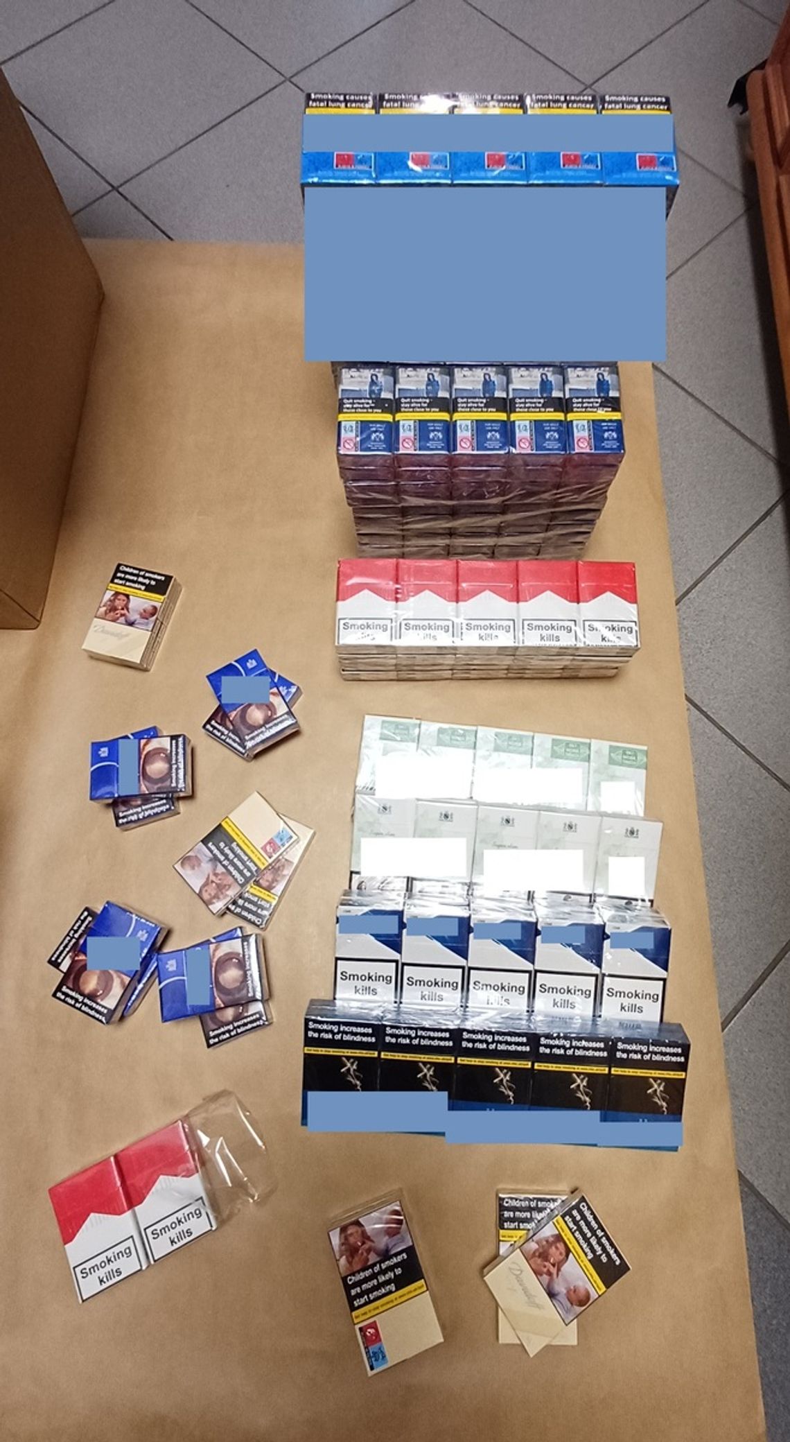 Papierosy bez polskich znaków akcyzy zabezpieczone przez proszowickich policjantów