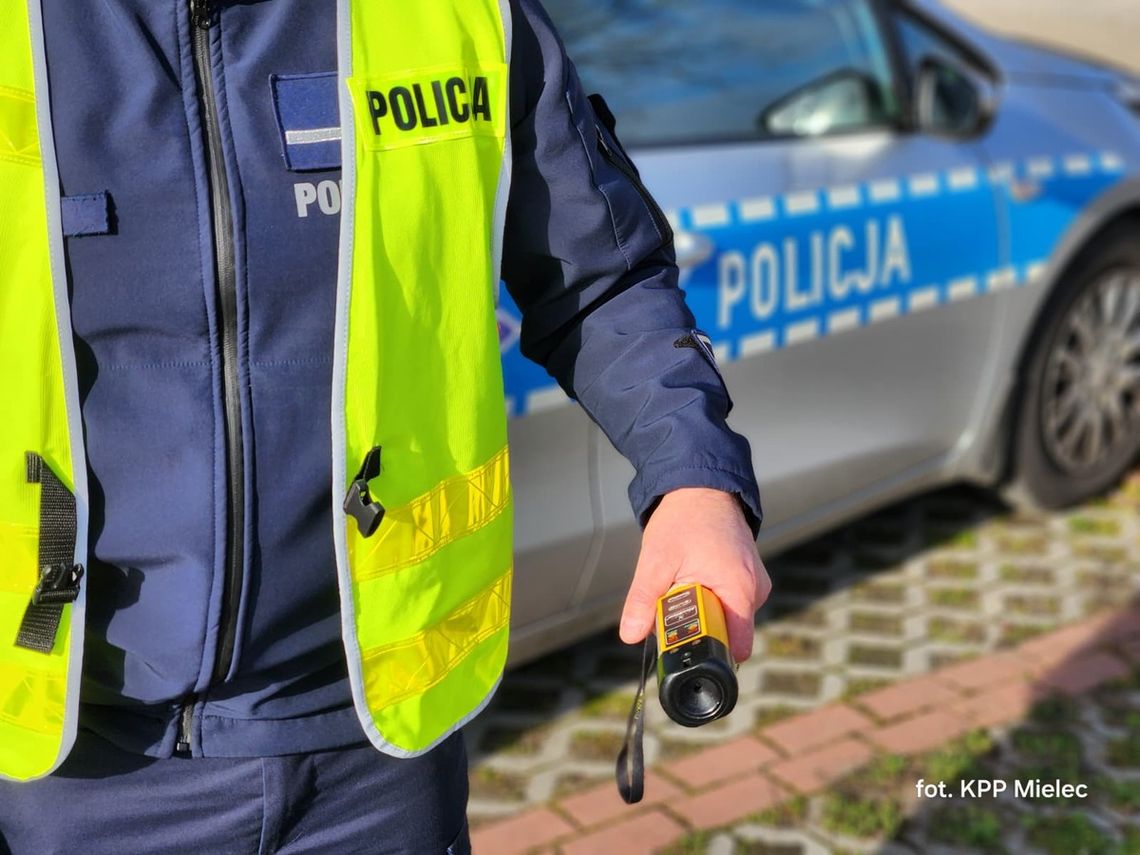 Pijany kierowca Alfy Romeo trafił do aresztu. Wcześniej potrącił rowerzystów