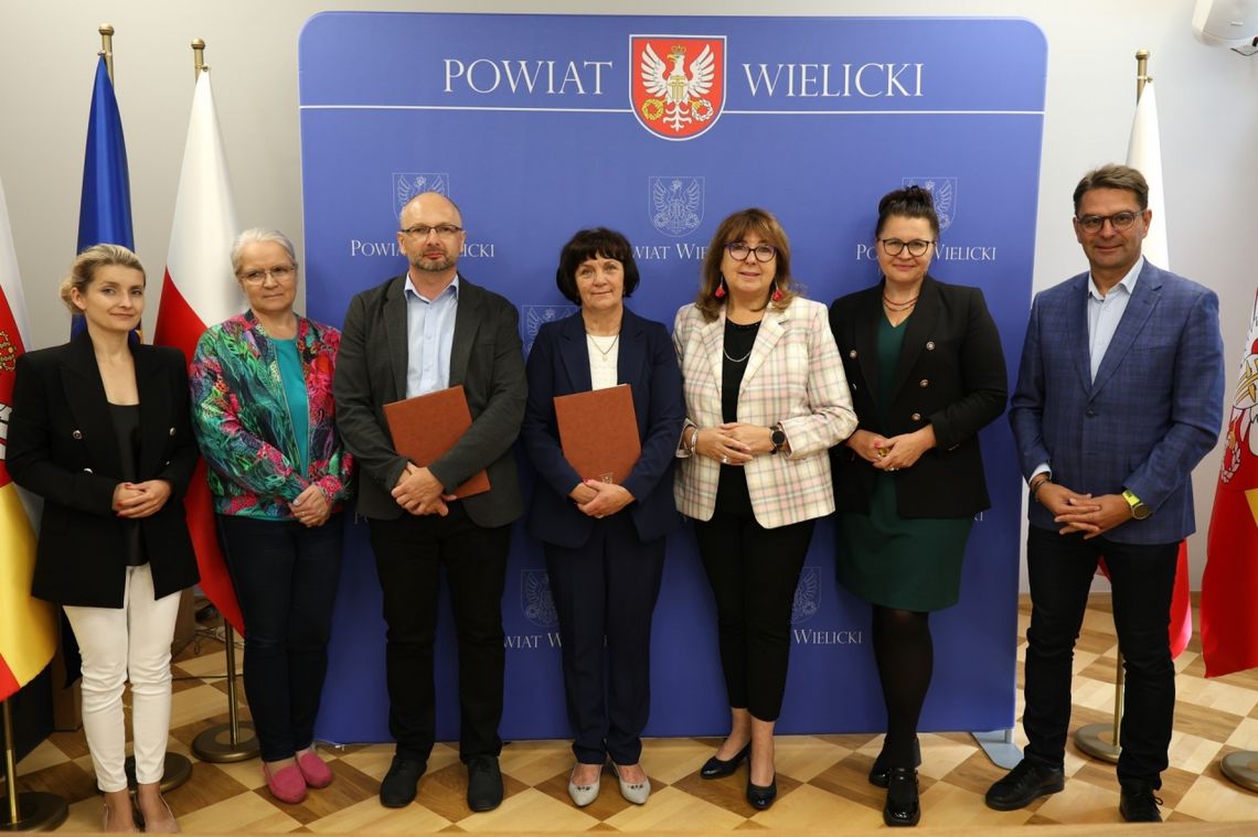 Podpisanie umowy na przebudowę drogi powiatowej w Marszowicach