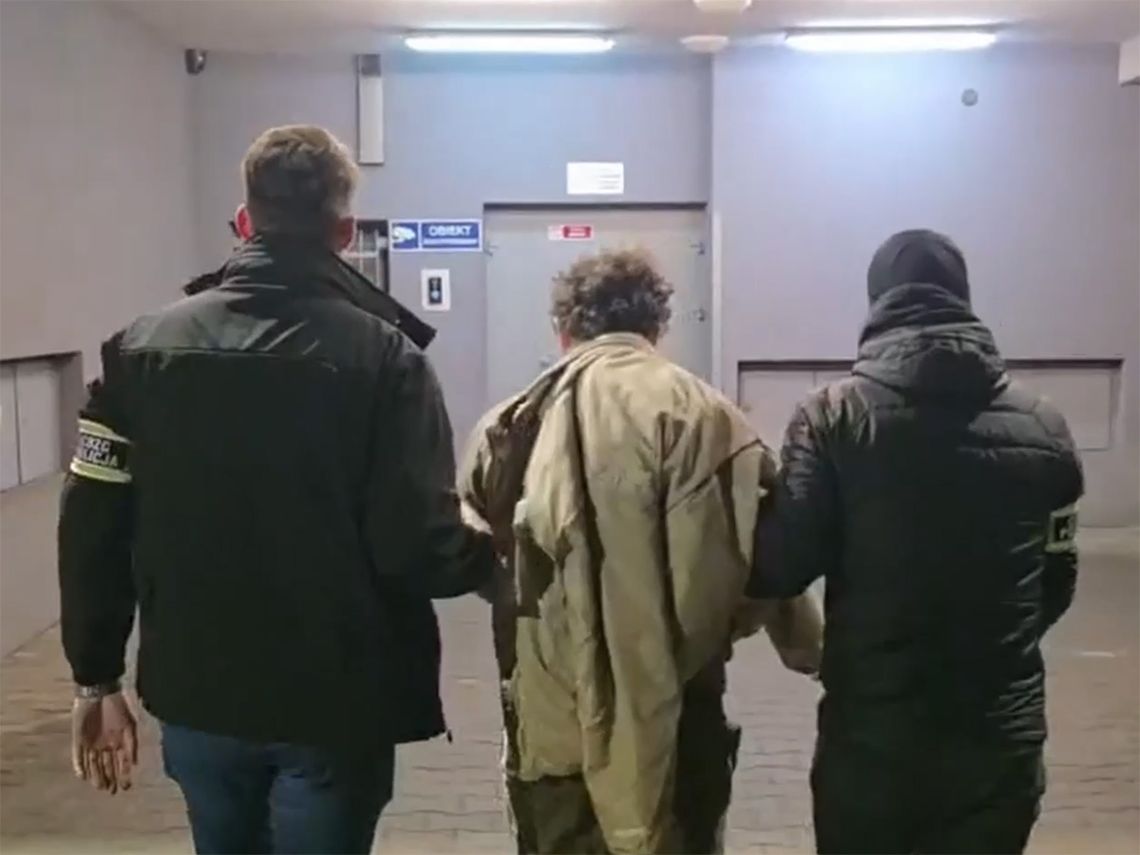 Policja rozbiła zorganizowaną grupę wyłudzającą pieniądze od użytkowników portalu Facebook