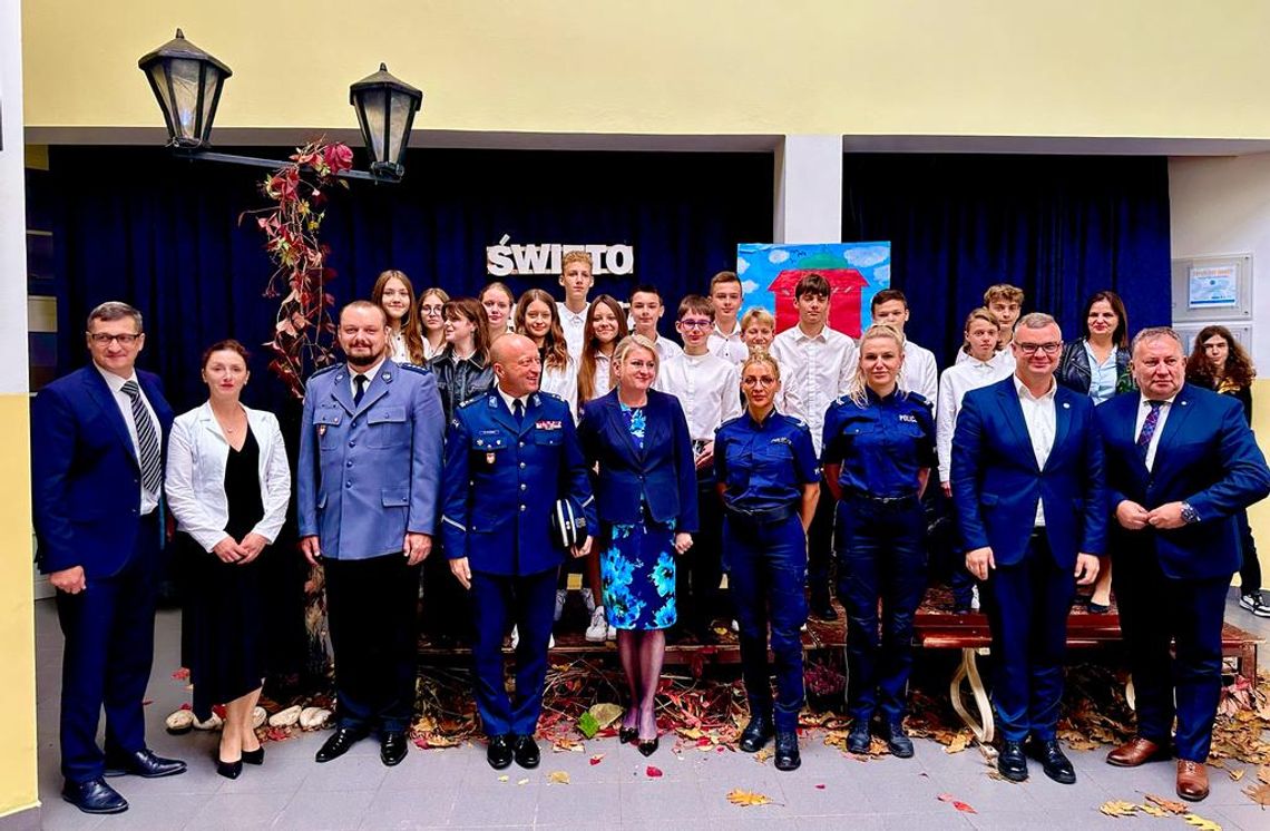 Policjanci Komendy Powiatowej Policji w Wieliczce uczestniczyli w Ślubowaniu Uczniów