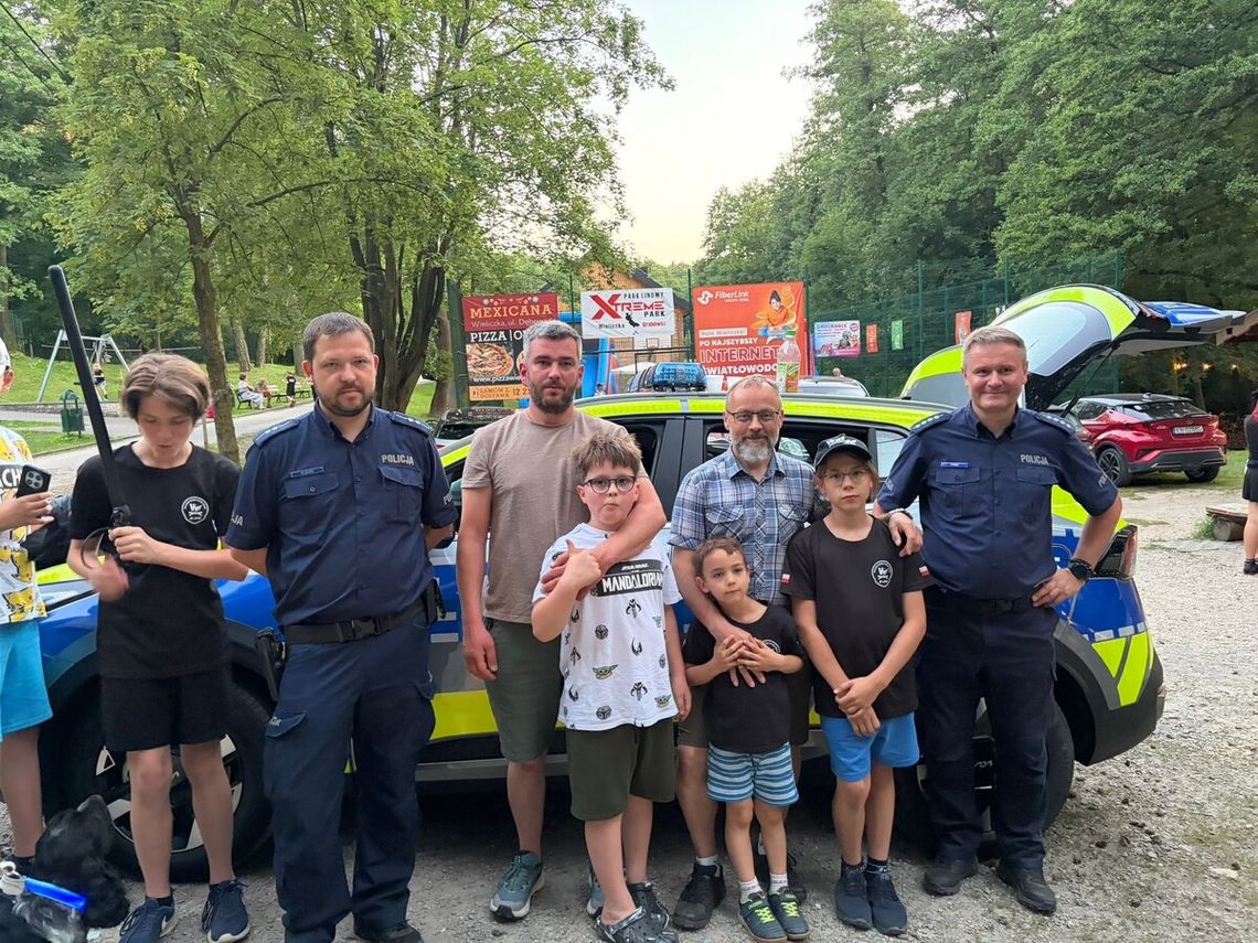 Policjanci na Rodzinnym Pikniku Wielickiej Szkoły Sztuk Walki Policjanci na Rodzinnym Pikniku Wielickiej Szkoły Sztuk Walki