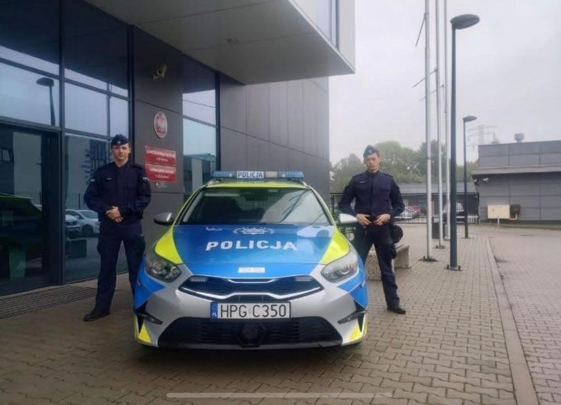 Policjanci uratowali dwóch mężczyzn z płonącego domu pod Krakowem