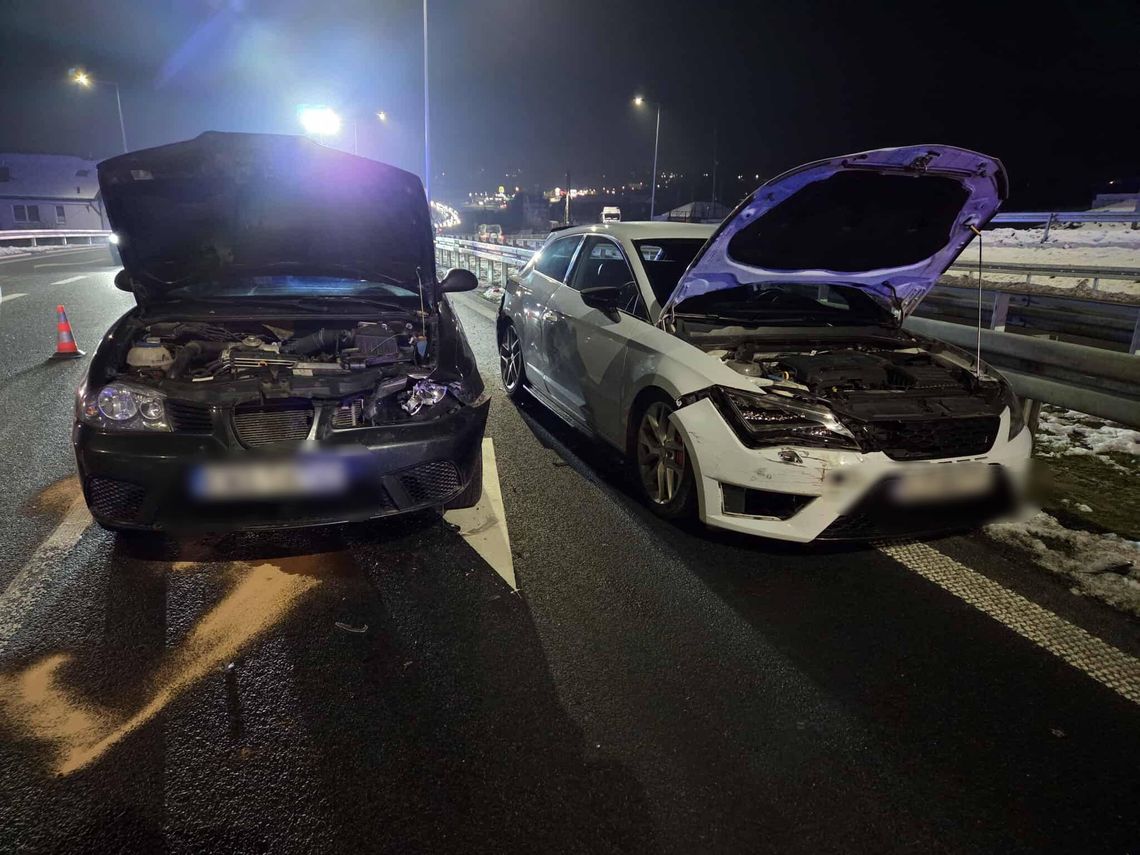 Poszkodowane trzy osoby w zderzeniu czterech samochodów na "Zakopiance" Poszkodowane trzy osoby w zderzeniu czterech samochodów na "Zakopiance"