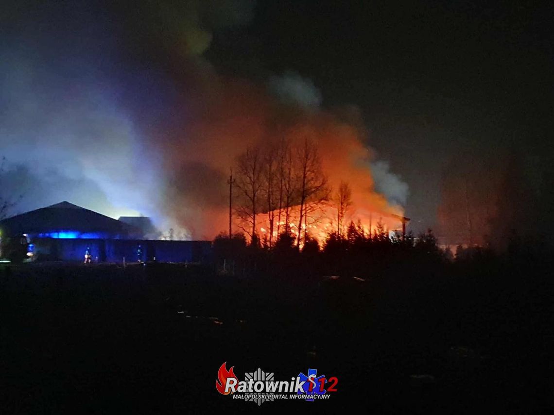 Potężny pożar w powiecie krakowskim. Trwa akcja gasnicza