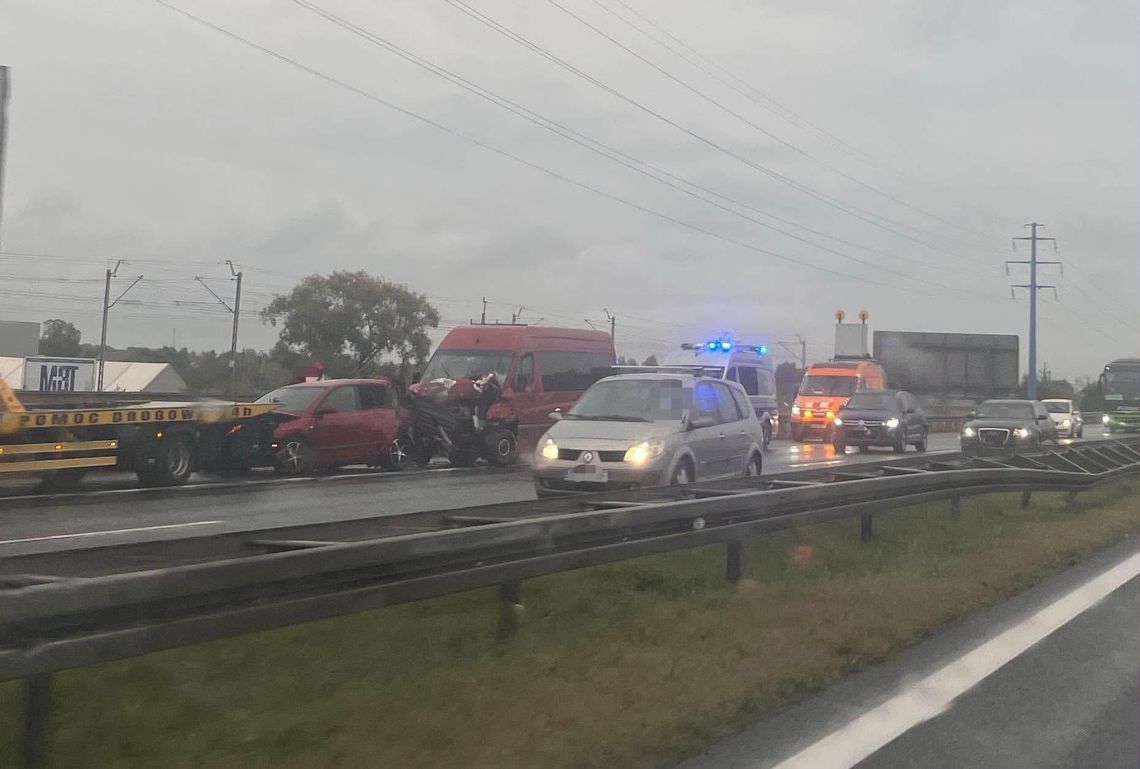 Poważny wypadek na A4 w kierunku Krakowa. Cztery osoby ranne