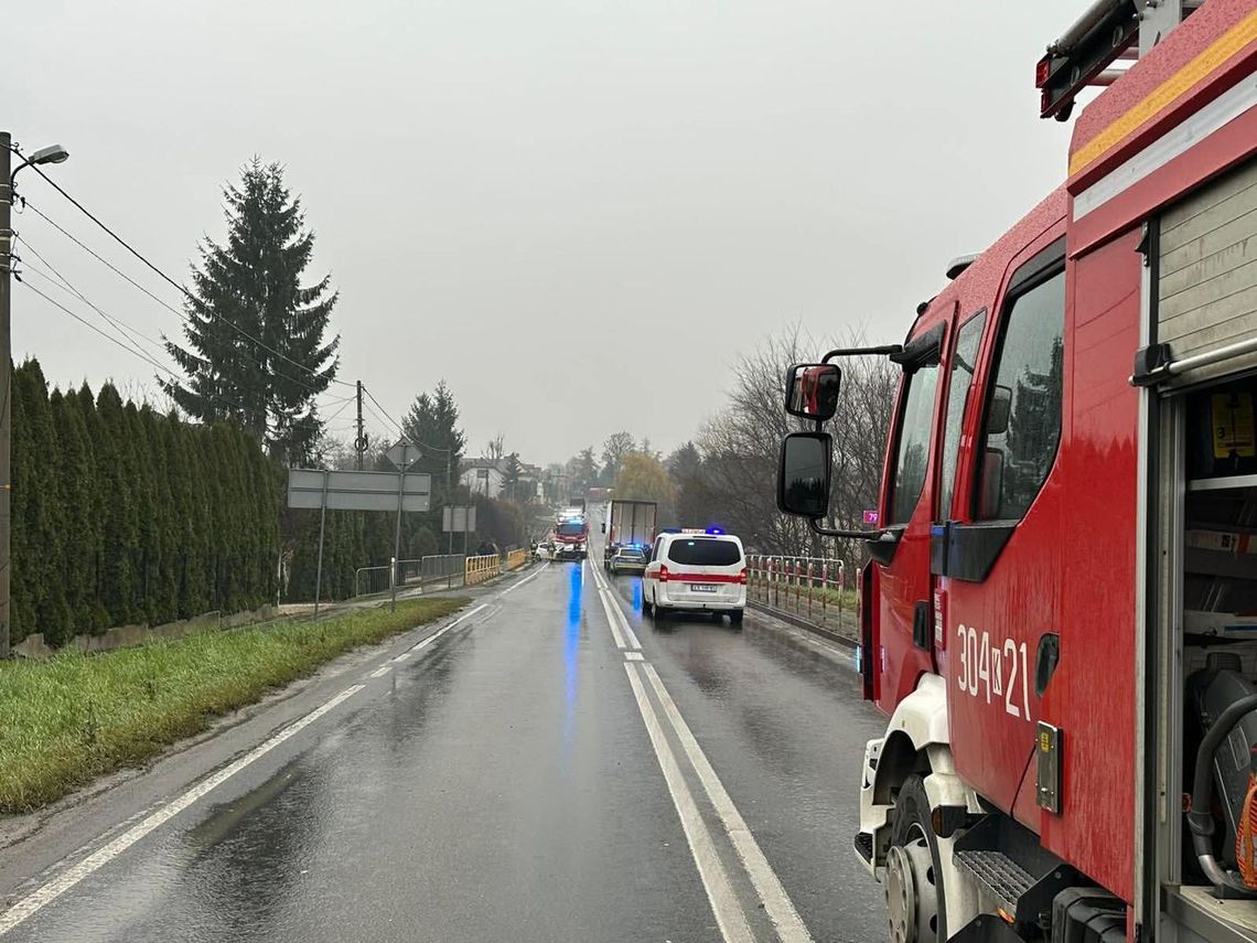 Poważny wypadek na DK79 w Wawrzeńczycach. Trzy osoby ranne, w tym dwoje dzieci. Lądował śmigłowiec LPR