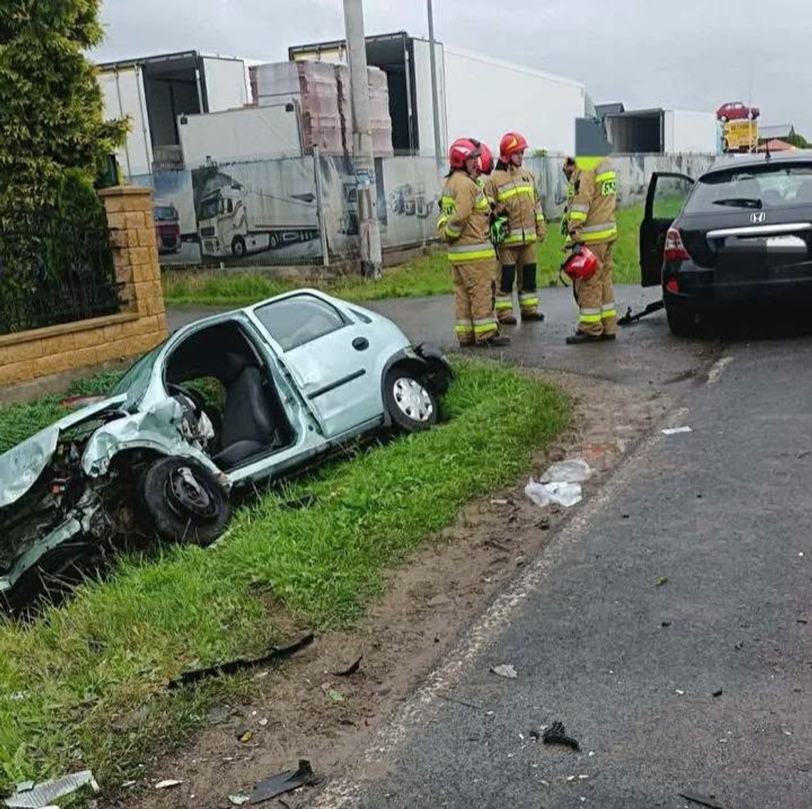 Poważny wypadek w Igołomi. Kobieta była zakleszczona w aucie, lądował śmigłowiec LPR