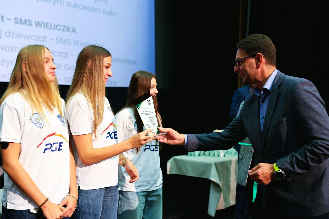 Powiat Wielicki podsumował sportowy rok szkół. Nagrody dla uczniów, nauczycieli i opiekunów Powiat Wielicki podsumował sportowy rok szkół. Nagrody dla uczniów, nauczycieli i opiekunów