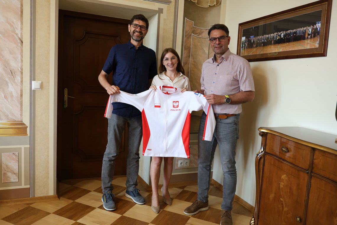 Powiat Wielicki wsparł sportowców ze stowarzyszenia „Tęcza”. Reprezentowali Polskę na mistrzostwach świata w Sofii Powiat Wielicki wsparł sportowców ze stowarzyszenia „Tęcza”. Reprezentowali Polskę na mistrzostwach świata w Sofii