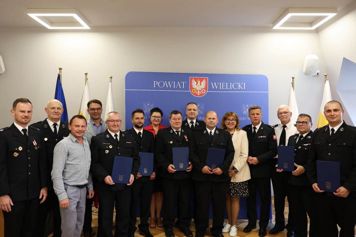 Powiat Wielicki wspiera druhów OSP. Do 44 jednostek trafi ponad 339 tys. zł