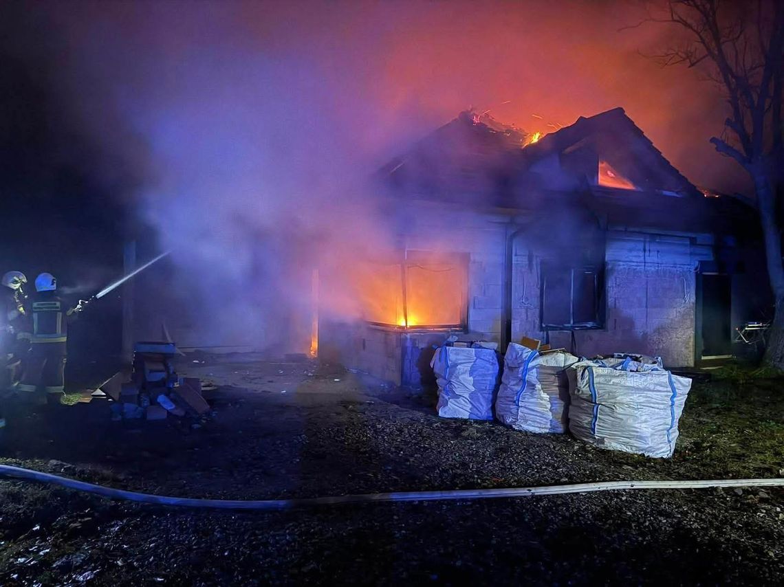 Pożar budynku mieszkalnego w Baranówce – skuteczna akcja służb bez osób poszkodowanych