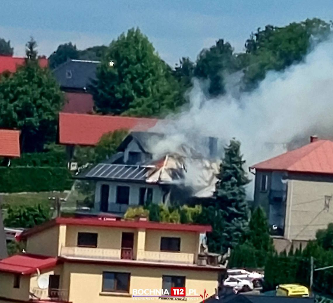 Pożar domu w powiecie bocheńskim. Na dachu fotowoltaika