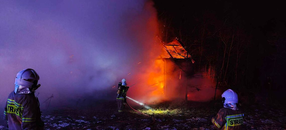 Pożar stodoły w powiecie krakowskim. Strażacy z gminy Krzeszowice w nocnej akcji!
