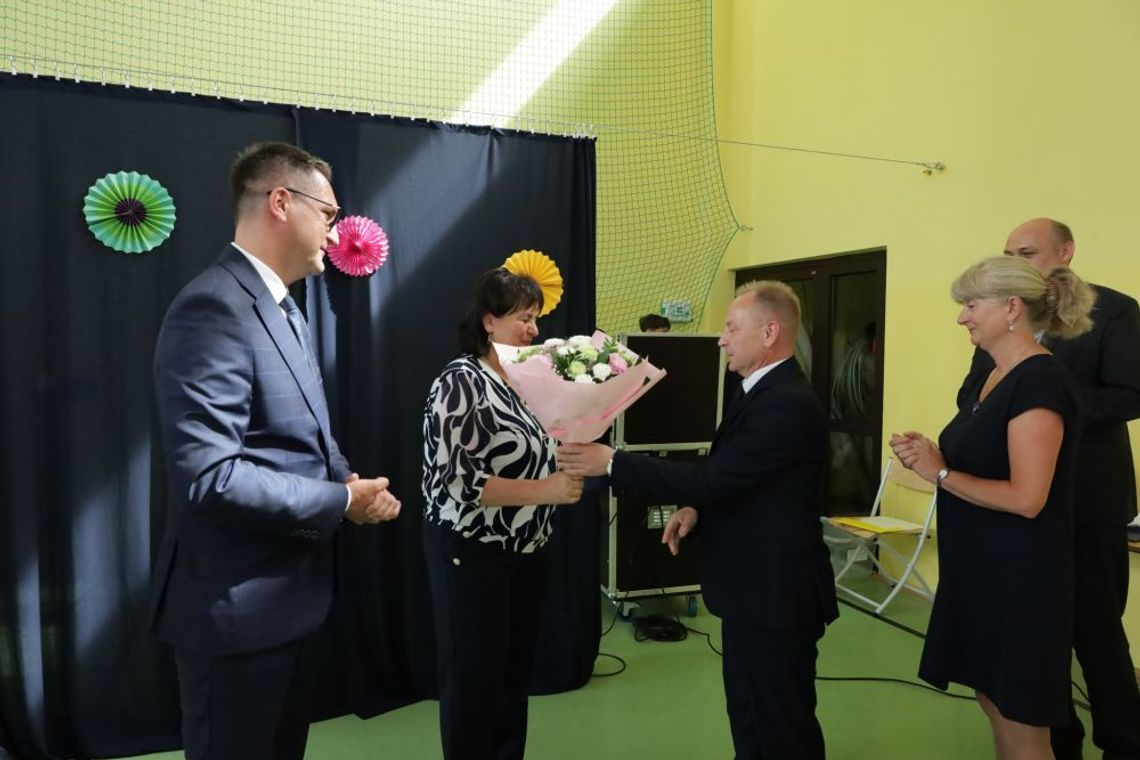 Pożegnanie Pani Teresy Kowal, Dyrektora Szkoły Podstawowej w Raciborsku