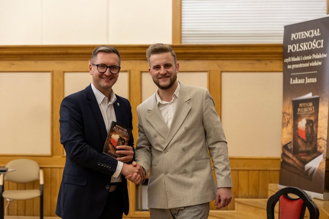 Premiera książki „Potencjał Polskości” w wielickim magistracie Premiera książki „Potencjał Polskości” w wielickim magistracie