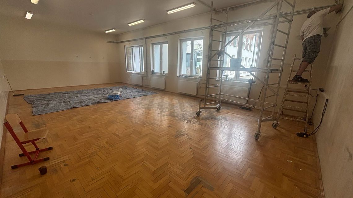 Remont dwóch sal w Szkole Podstawowej w Zakrzowie. Prace już się rozpoczęły Remont dwóch sal w Szkole Podstawowej w Zakrzowie. Prace już się rozpoczęły