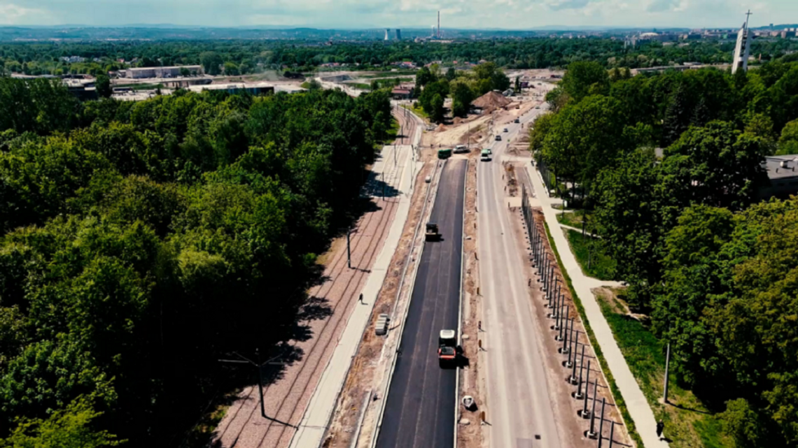 Rozbudowa ul. Kocmyrzowskiej w Krakowie: przełożenie ruchu na zachodnią część jezdni Rozbudowa ul. Kocmyrzowskiej w Krakowie: przełożenie ruchu na zachodnią część jezdni