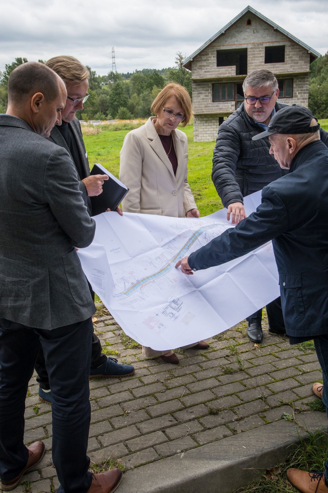 Rozpoczyna się budowa chodnika w Starym Wiśniczu