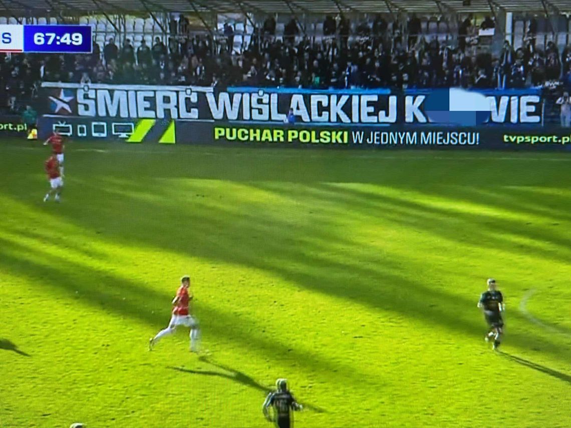 Skandaliczy transparent kibiców Hutnika. Żenada na Suchych Stawach!
