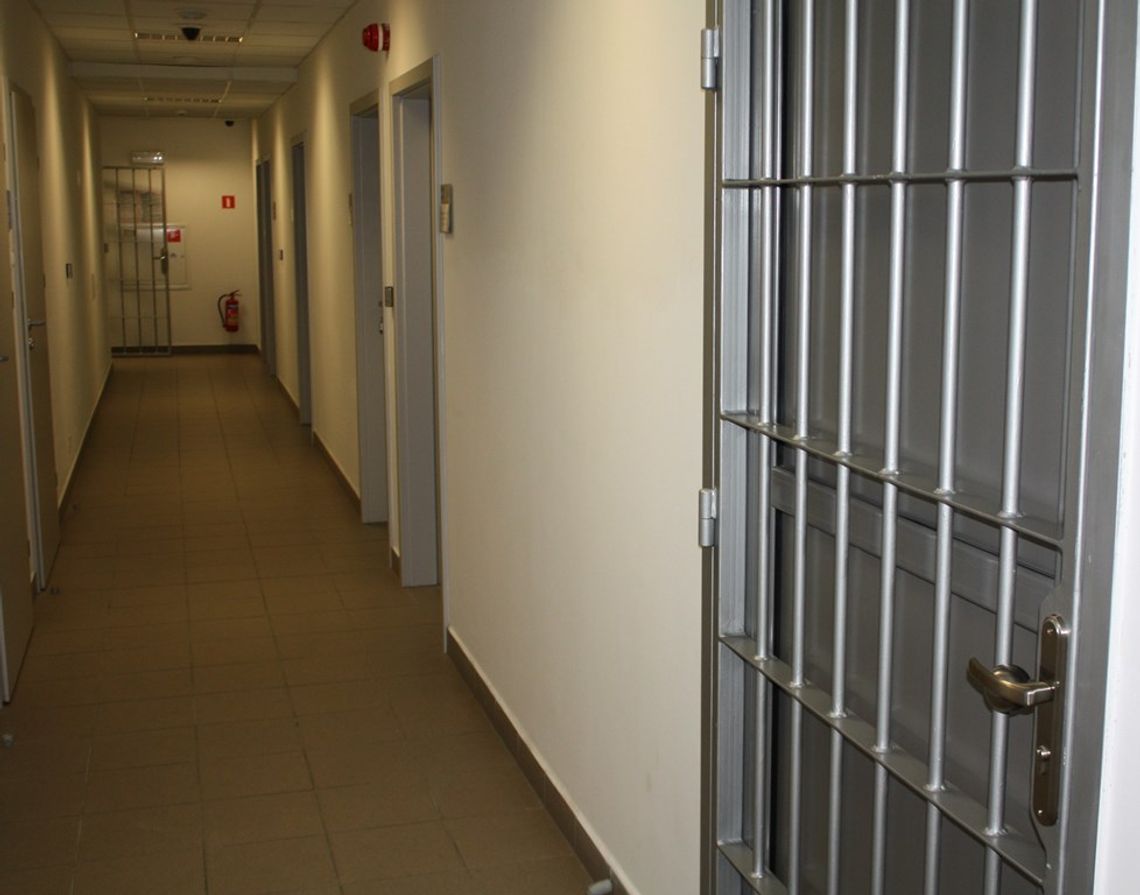 Skawina. 85-latek wyszedł wyrzucić śmieci, został pobity przez sąsiada Skawina. 85-latek wyszedł wyrzucić śmieci, został pobity przez sąsiada