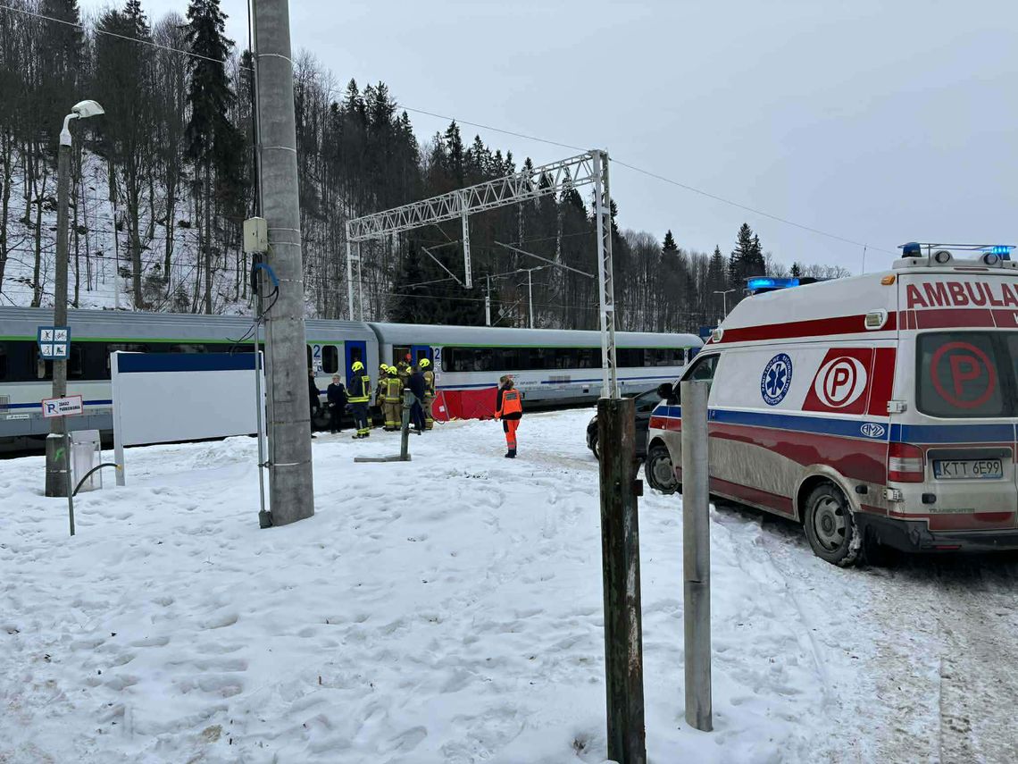 Śmiertelne potrącenie przez pociąg w Biały Dunajcu. Ewakuowano około 650 osób Śmiertelne potrącenie przez pociąg w Biały Dunajcu. Ewakuowano około 650 osób