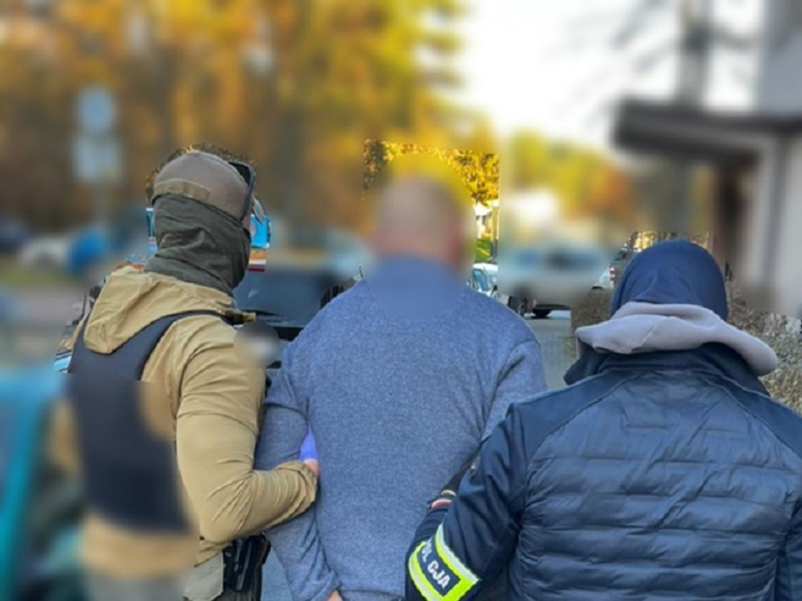 Spędził na wolności 20 dni – policjanci zatrzymali 59-latka, który gwałcił, napadał i wymuszał haracze Spędził na wolności 20 dni – policjanci zatrzymali 59-latka, który gwałcił, napadał i wymuszał haracze