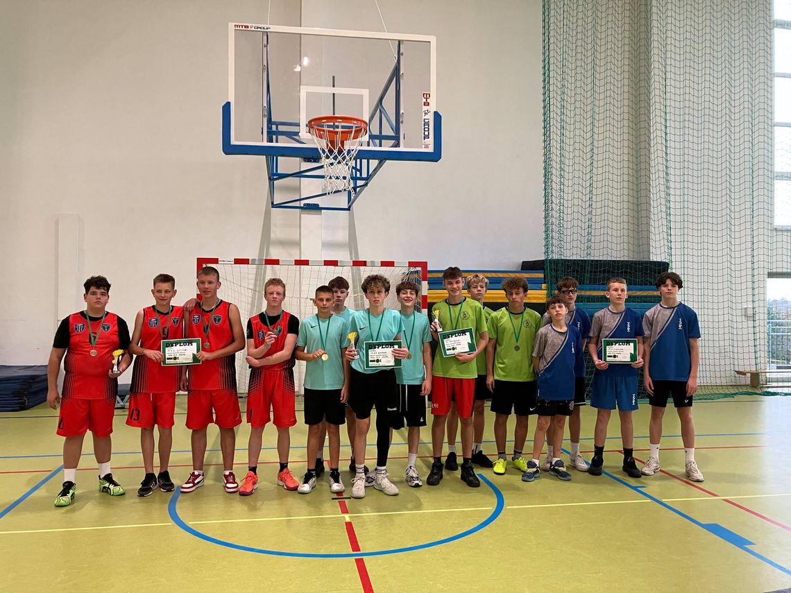 Sportowe emocje w Mietniowie! Znamy zwycięzców gminnych zawodów w koszykówce 3x3 Sportowe emocje w Mietniowie! Znamy zwycięzców gminnych zawodów w koszykówce 3x3