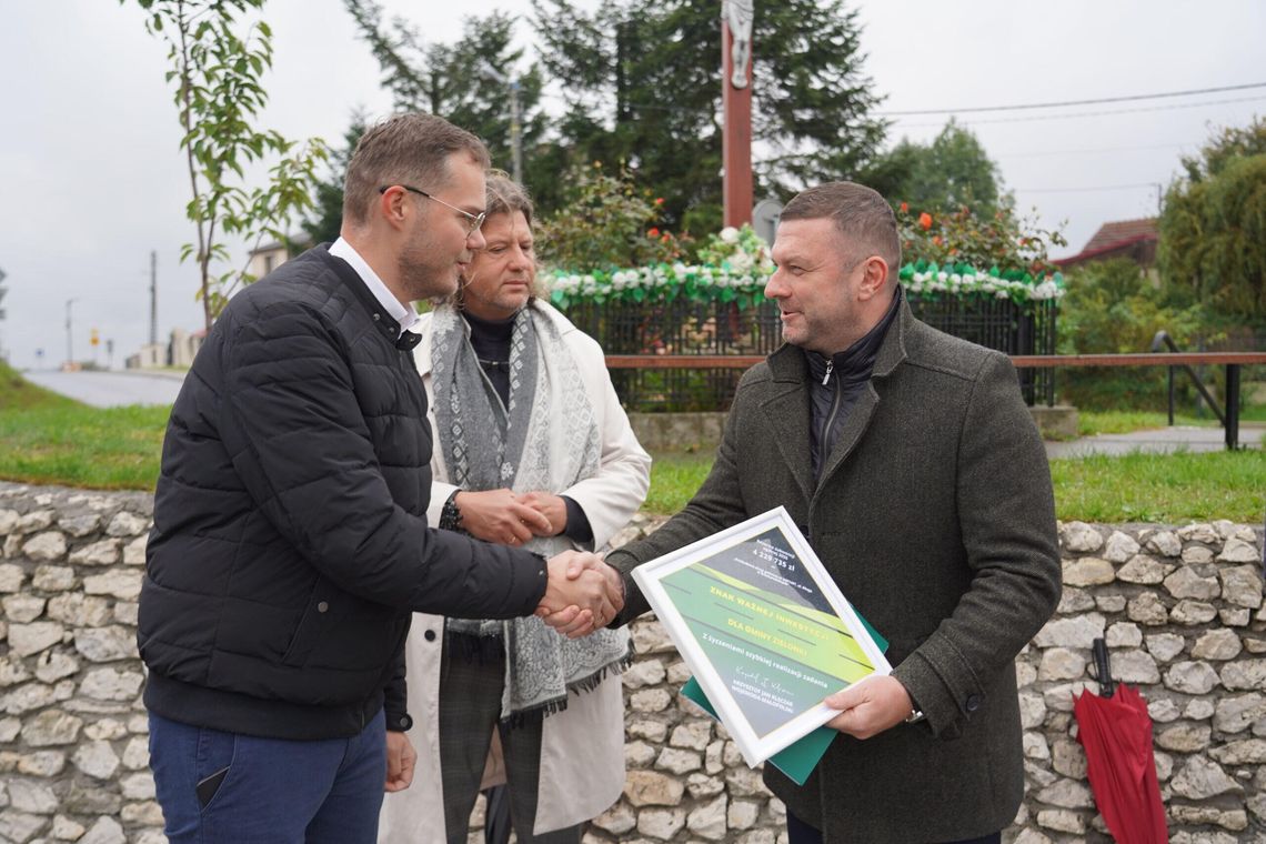 Symboliczne otwarcie drogi w Dziekanowicach