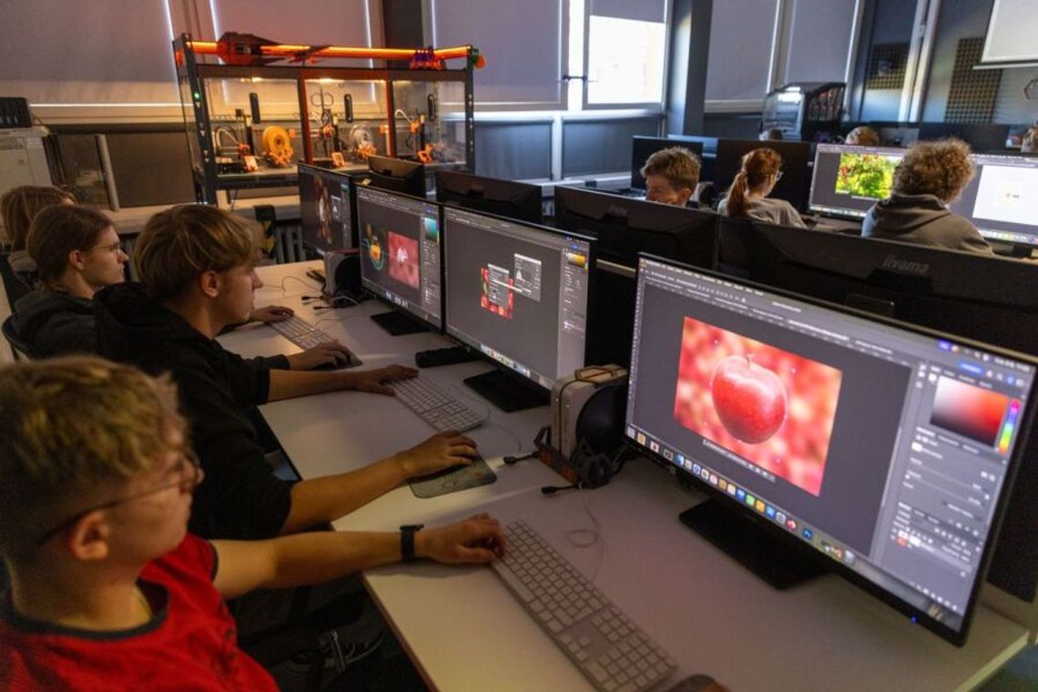 Sztuczna inteligencja wsparciem w edukacji szkolnej Sztuczna inteligencja wsparciem w edukacji szkolnej