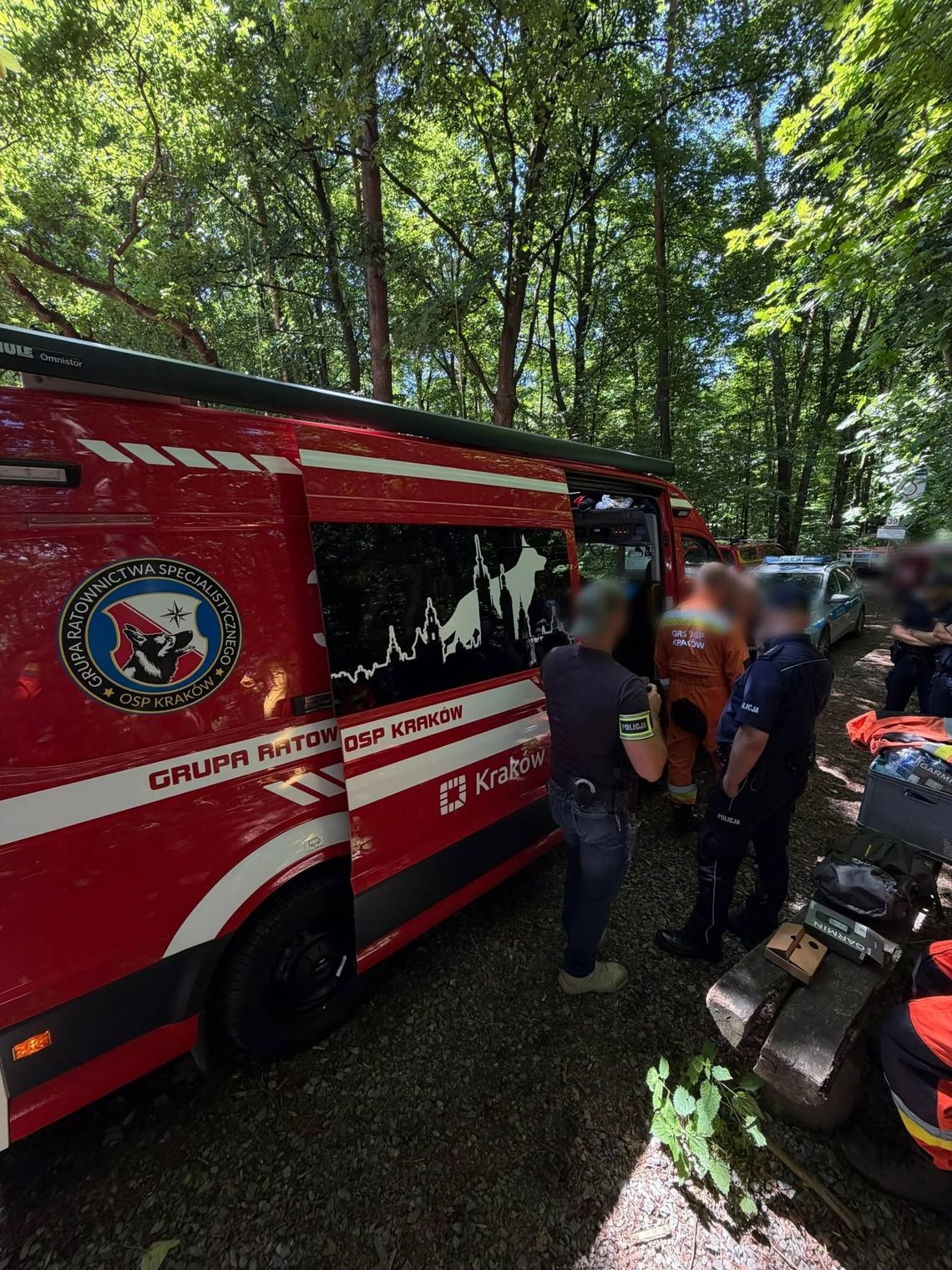 Tragiczny finał poszukiwań pod Krakowem. Ciało zaginionego Słowaka odnalezione w lesie koło Zabierzowa Tragiczny finał poszukiwań pod Krakowem. Ciało zaginionego Słowaka odnalezione w lesie koło Zabierzowa