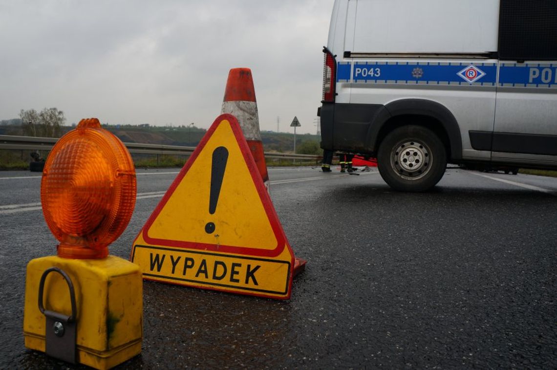 Tragiczny wypadek na autostradzie przed Krakowem. Nie żyje strażak OSP