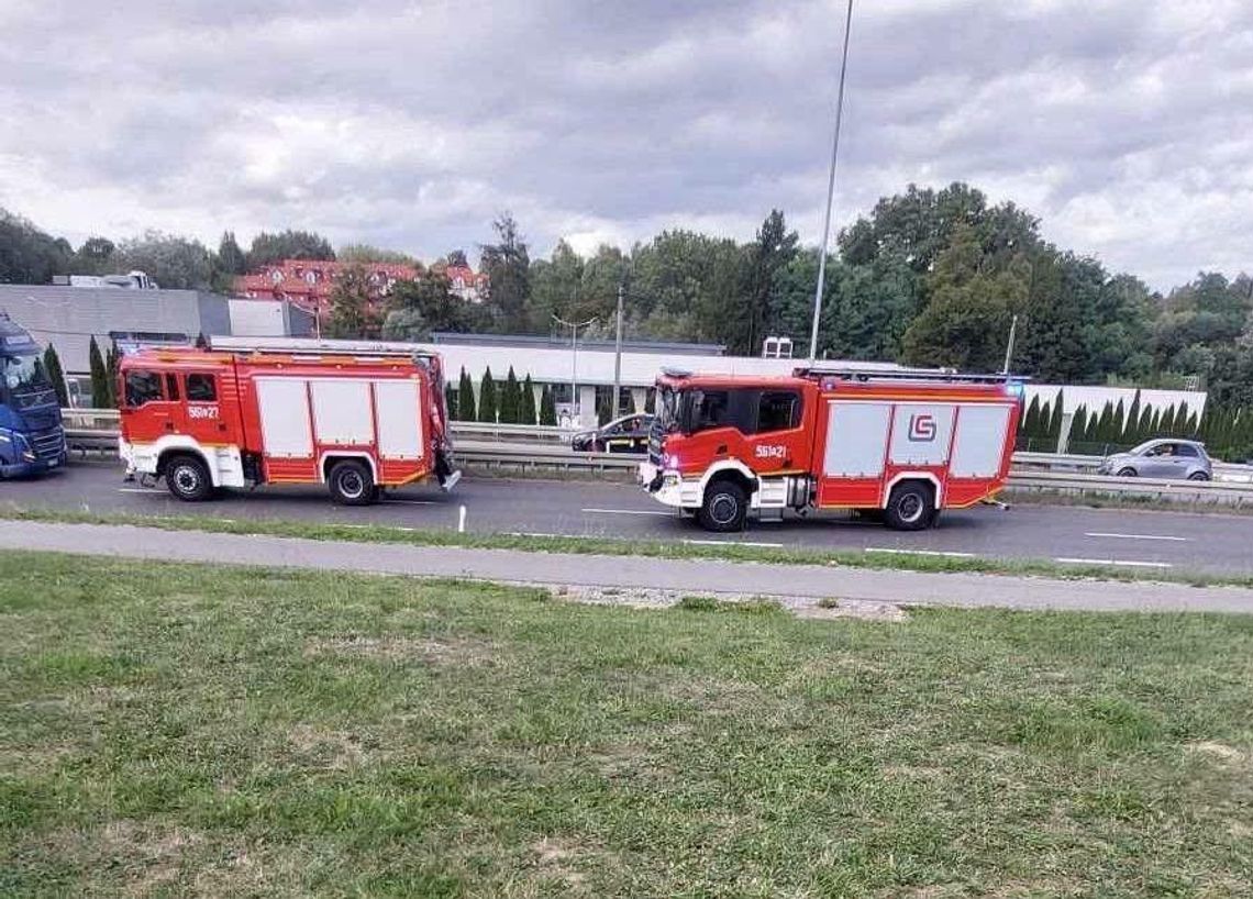 Tragiczny wypadek na wjeździe do Wieliczki. Motocyklista uderzył w tył ciężarówki. Nie udało się go uratować Tragiczny wypadek na wjeździe do Wieliczki. Motocyklista uderzył w tył ciężarówki. Nie udało się go uratować