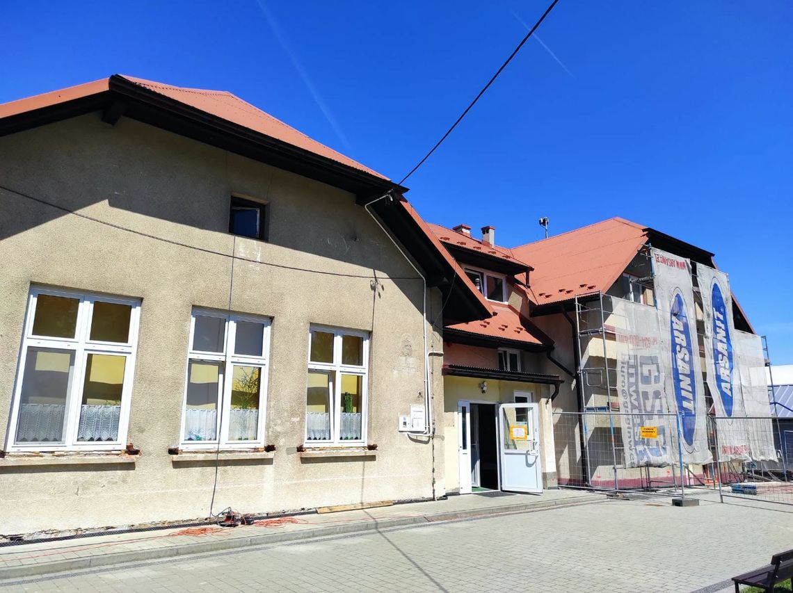 Trwa termomodernizacja Szkoły Podstawowej w Wiatowicach. Inwestycja za 945 tys. zł