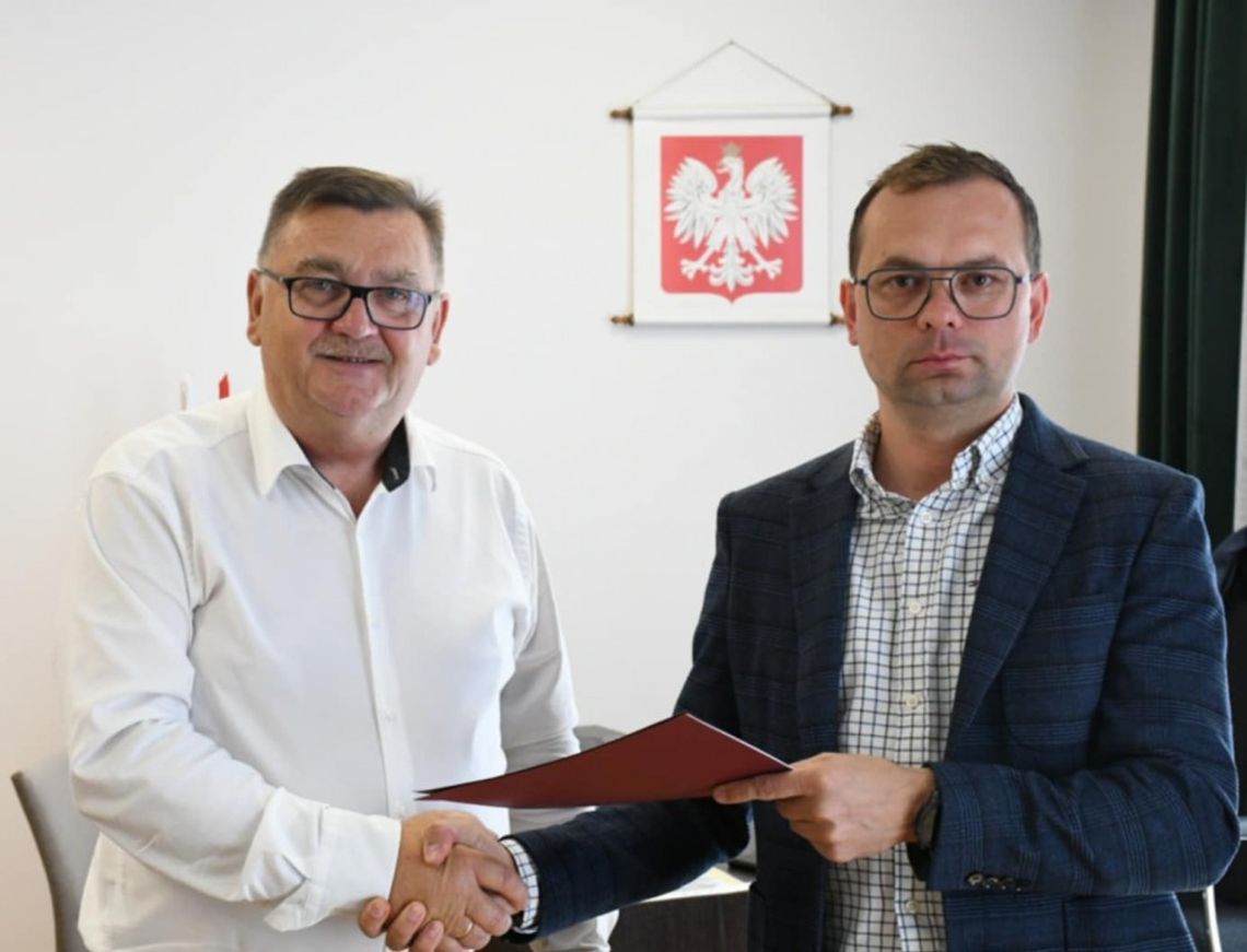 Umowa na termomodernizację budynku Szkoły Podstawowej w Zręczycach podpisana