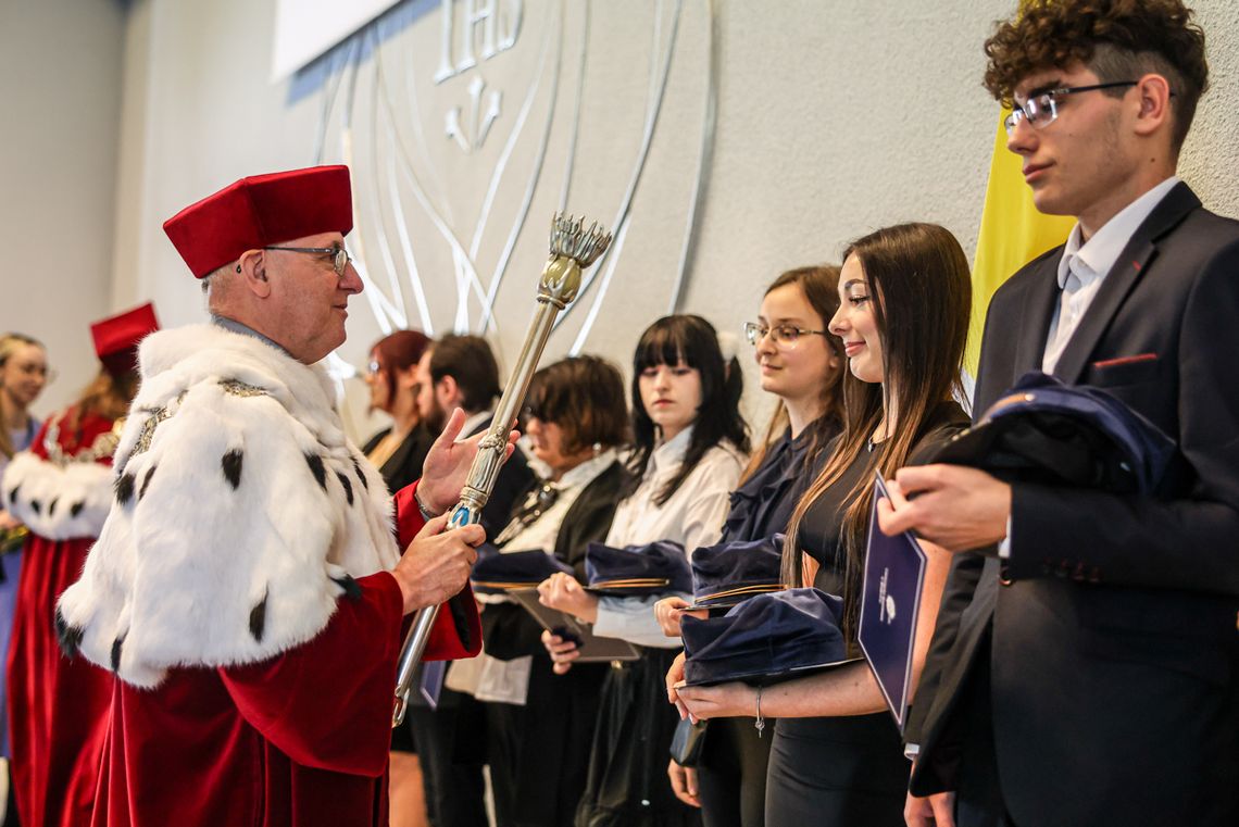 Uniwersytet Ignatianum w Krakowie wkroczył w nowy etap swojej historii Uniwersytet Ignatianum w Krakowie wkroczył w nowy etap swojej historii