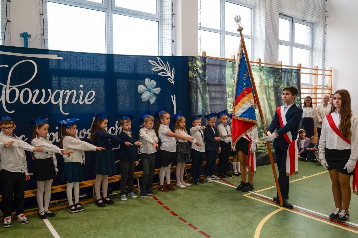 Uroczyste ślubowanie pierwszoklasistów w Szkole Podstawowej nr 3 w Niepołomicach