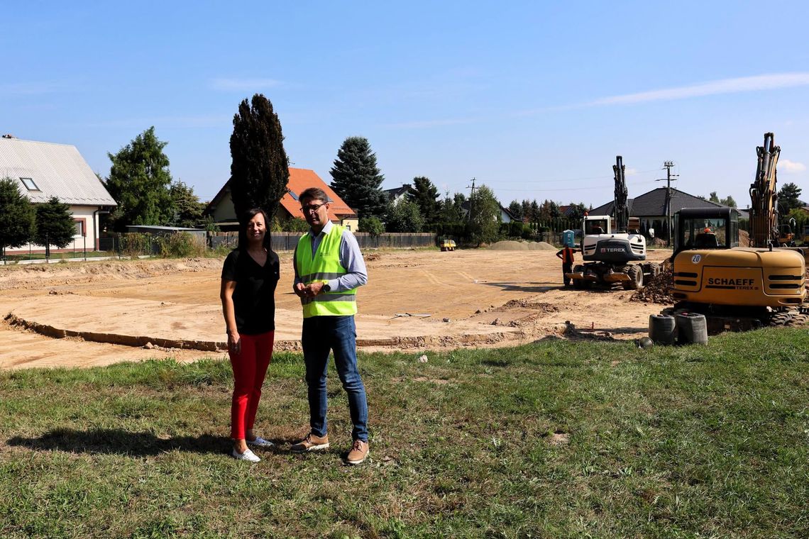W Gdowie powstaje nowe boisko wielofunkcyjne. Prace są coraz bardziej zaawansowane W Gdowie powstaje nowe boisko wielofunkcyjne. Prace są coraz bardziej zaawansowane