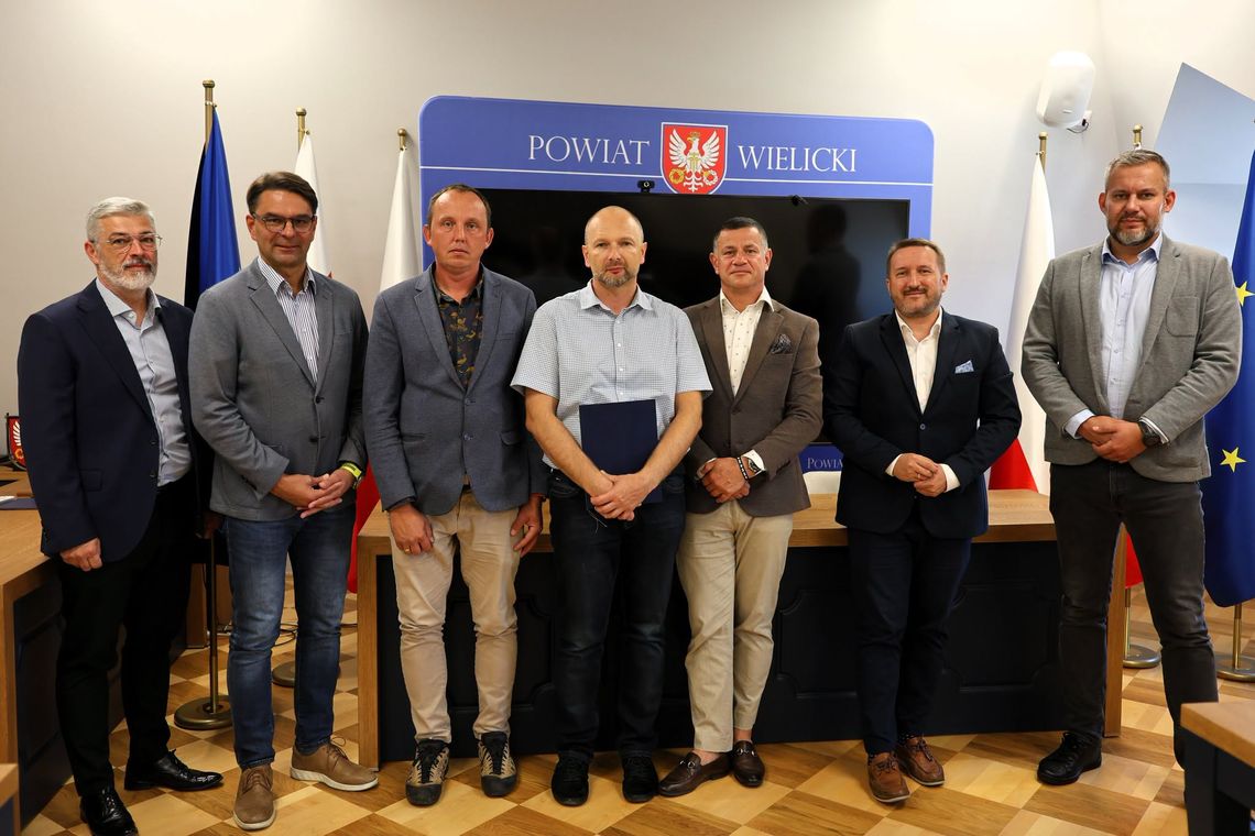 W Zakrzowie powstanie zatoka Kiss & Ride. Powiat podpisał umowę za blisko 192 tys. zł
